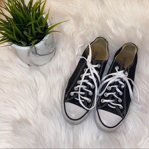 black converse, low top